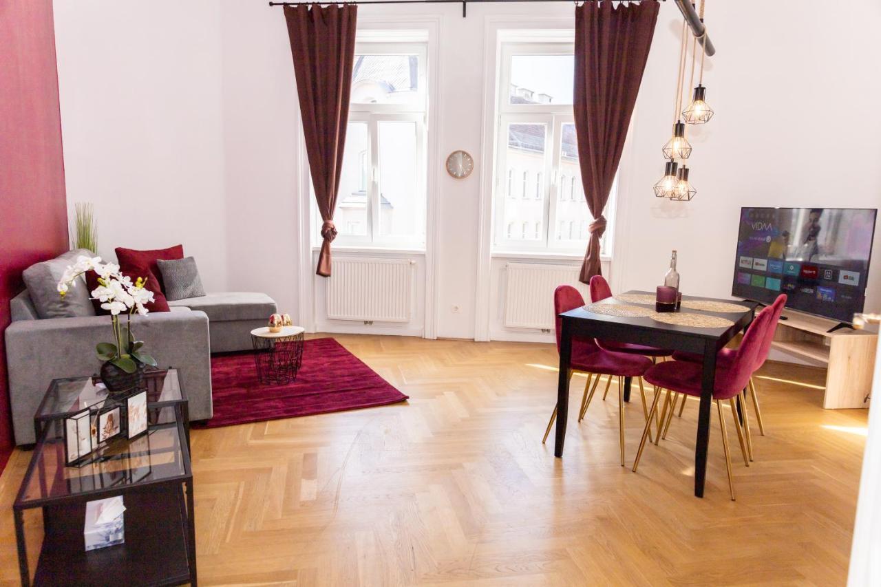 Luxe View Schoenbrunn Suite เวียนนา ภายนอก รูปภาพ